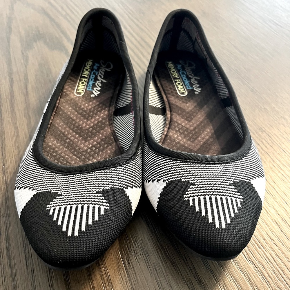 Skechers air-cooled memory foam flats. Black & white, size 7.5.
